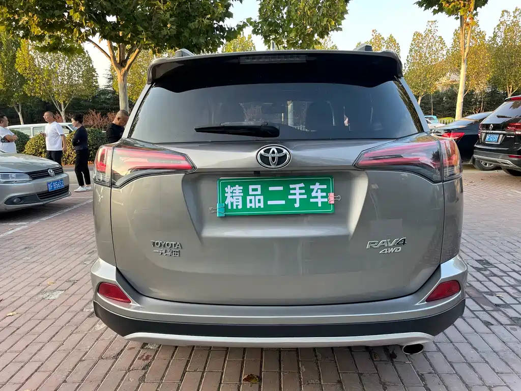Toyota RAV4 — миниатюра 5