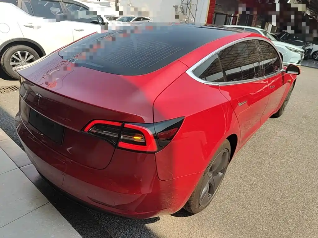 Tesla Model 3 — миниатюра 7