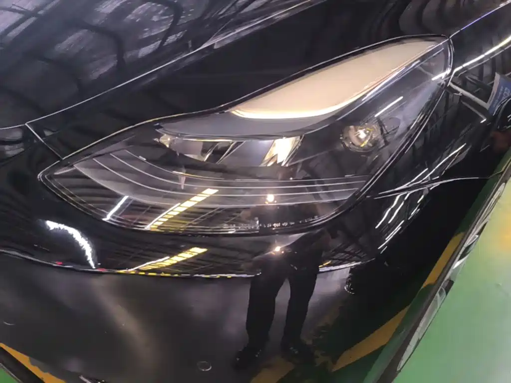 Tesla Model Y — миниатюра 24