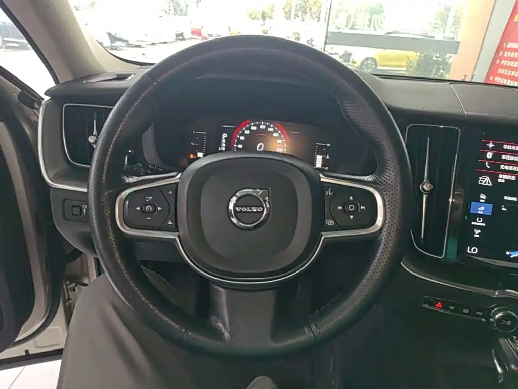 Volvo XC60 — миниатюра 11