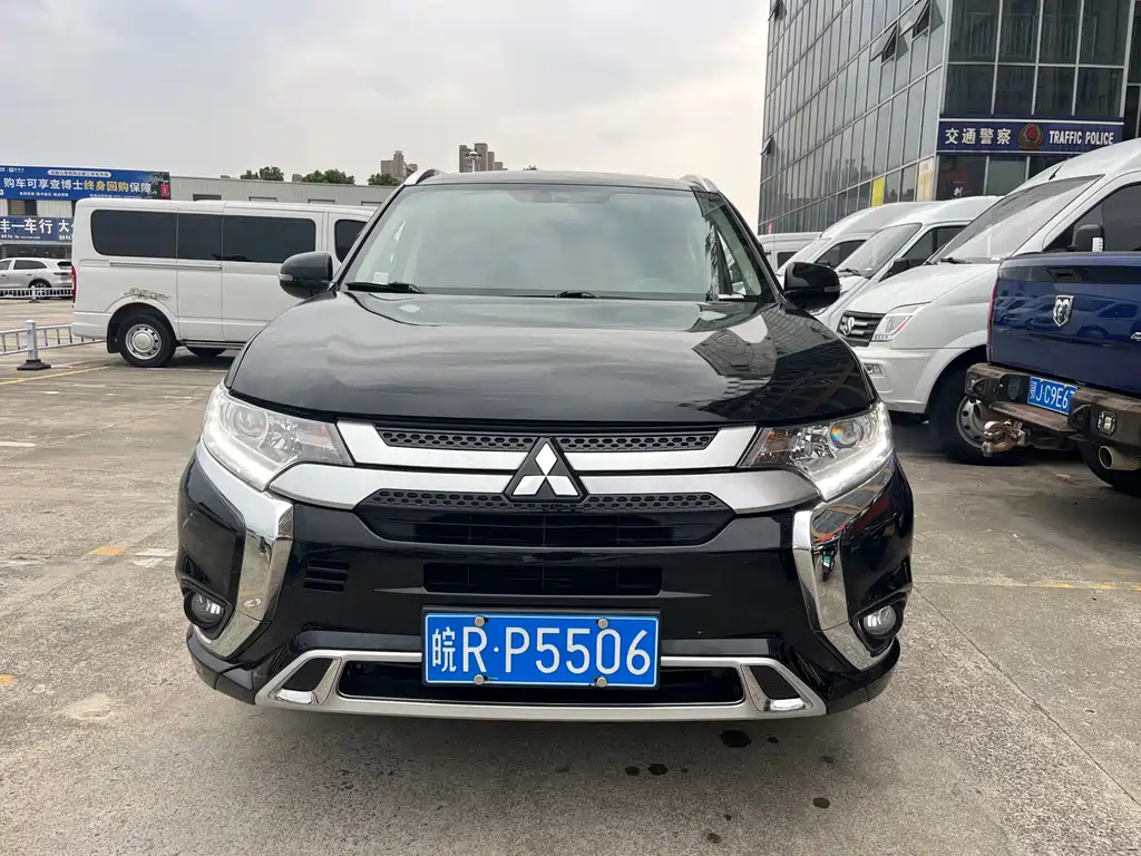Mitsubishi Outlander — миниатюра 2