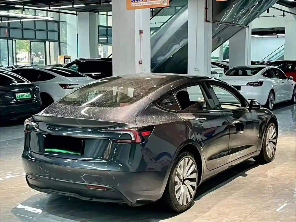 Tesla Model 3 — миниатюра 7