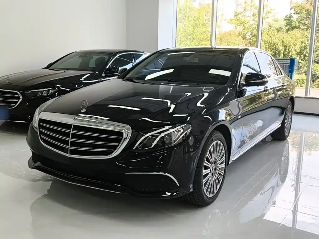 Mercedes-Benz E-Class — миниатюра 2
