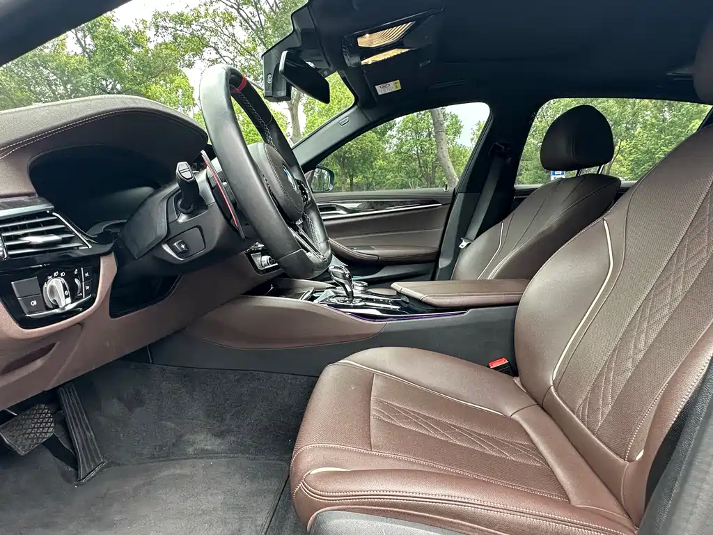BMW 5 Series — миниатюра 11