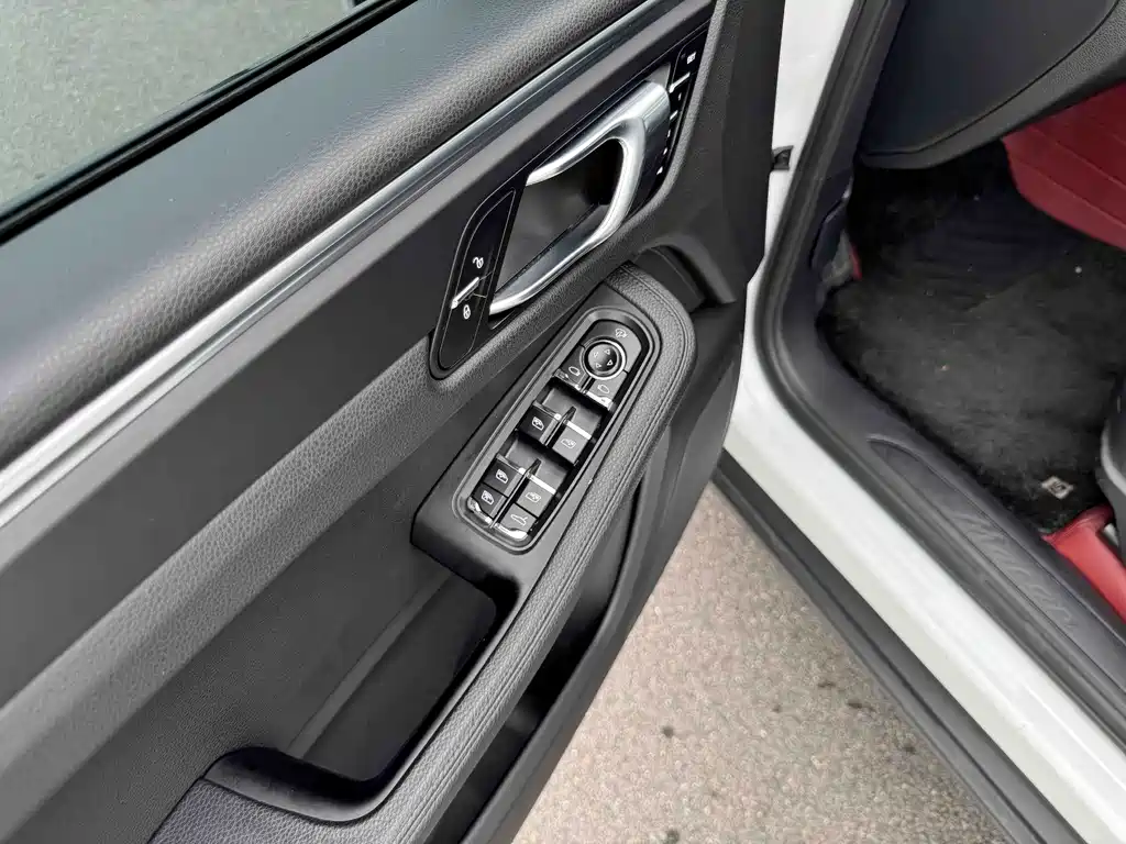 Porsche Macan — миниатюра 21