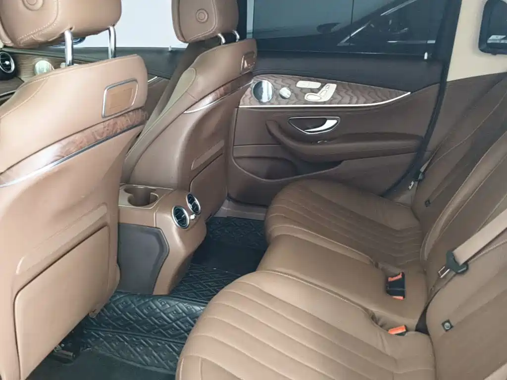 Mercedes-Benz E-Class — миниатюра 17