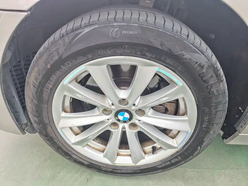 BMW 5 Series — миниатюра 10