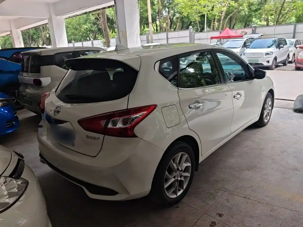 Nissan Tiida — миниатюра 7
