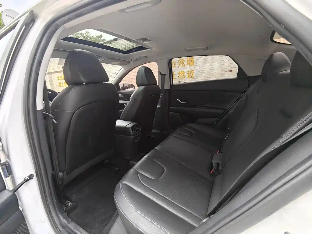 Hyundai Elantra — миниатюра 11