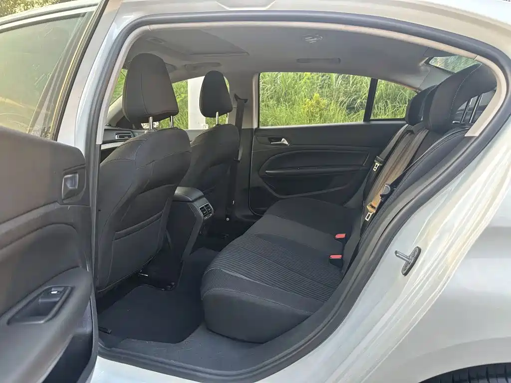 Peugeot 408 — миниатюра 12