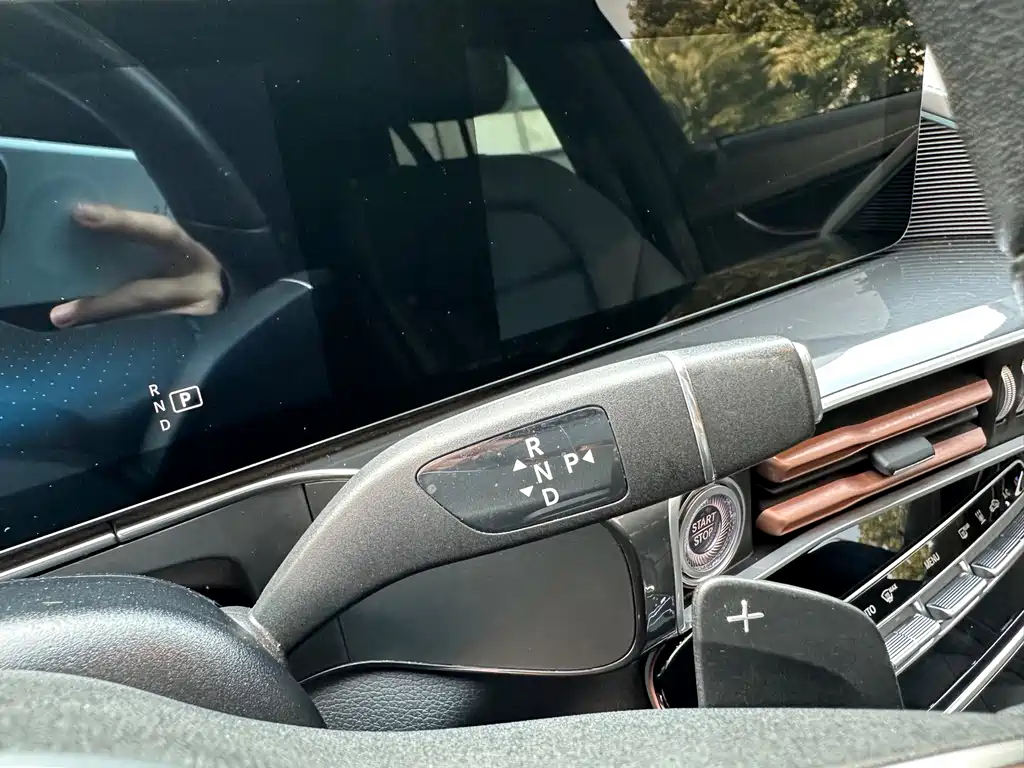 Mercedes-Benz EQC — миниатюра 15