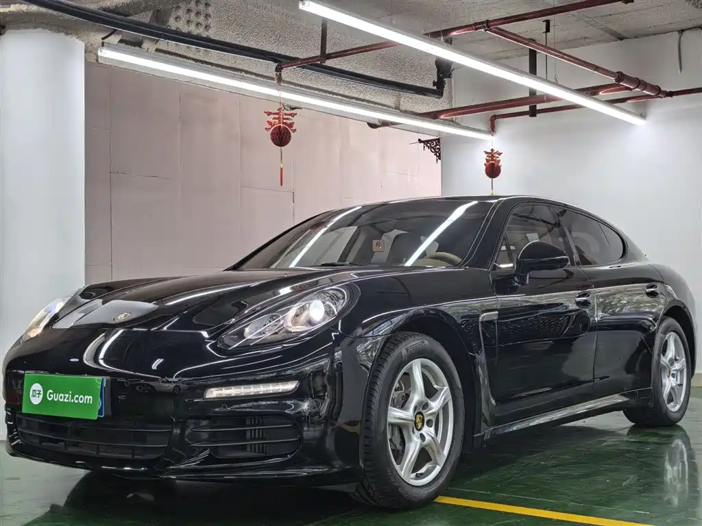 PORSCHE PANAMERA
