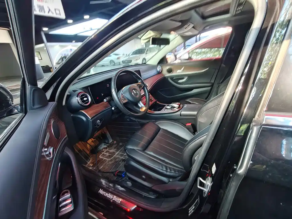 Mercedes-Benz E-Class — миниатюра 4