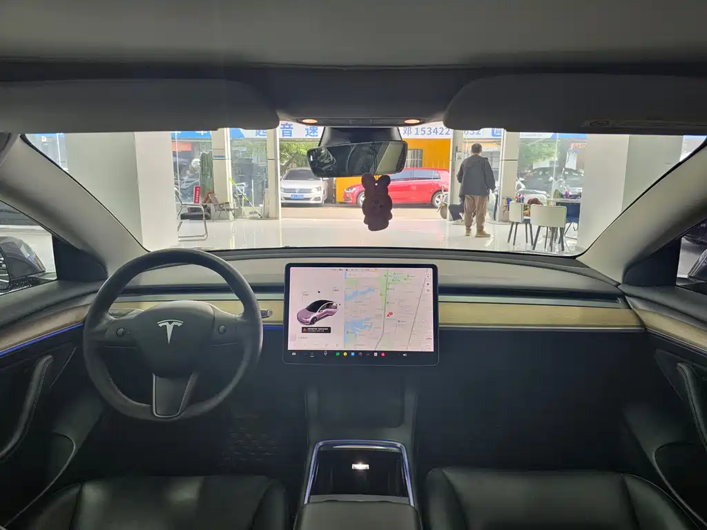 Tesla Model 3 — миниатюра 6