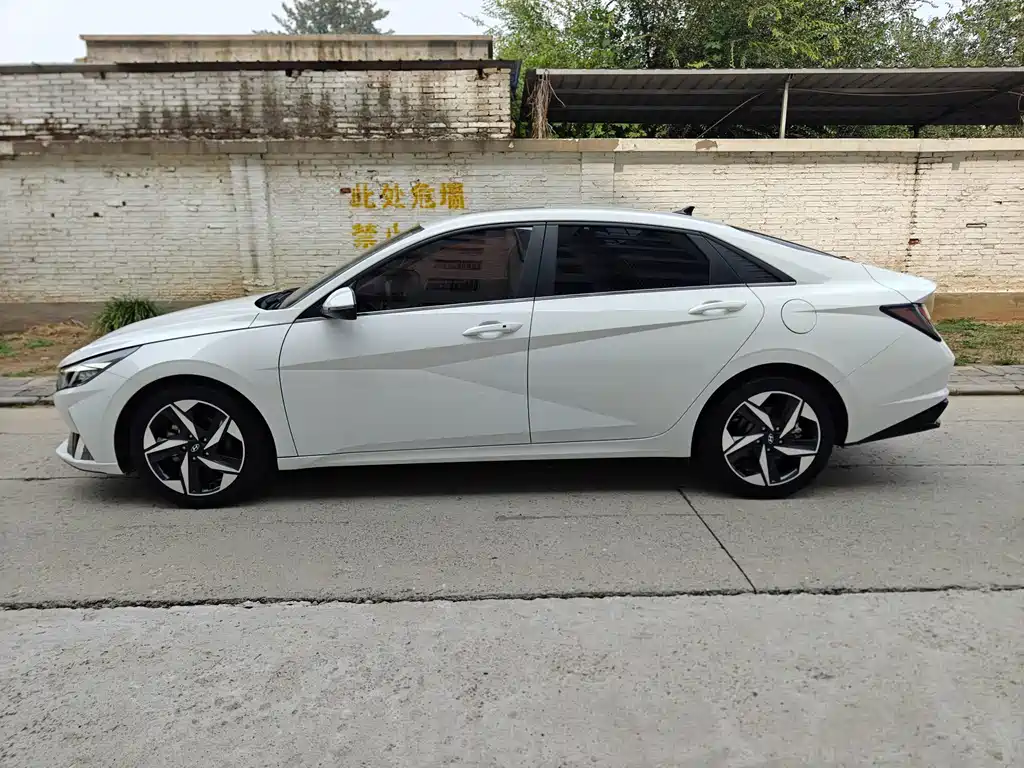 Hyundai Elantra — миниатюра 3