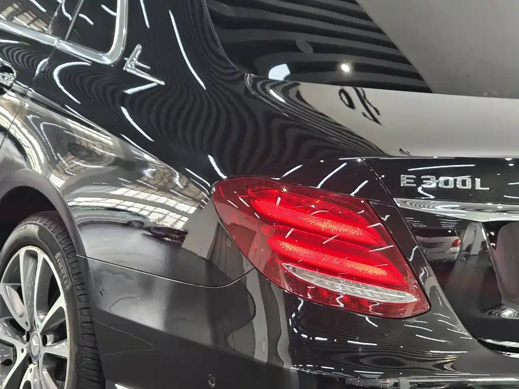 Mercedes-Benz E-Class — миниатюра 5