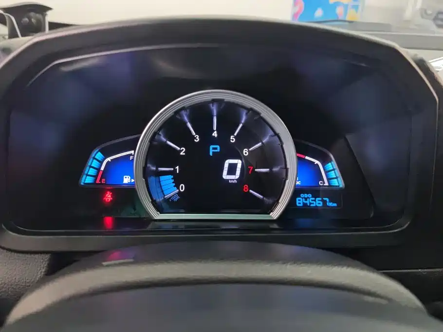 Luxgen U6 — миниатюра 14