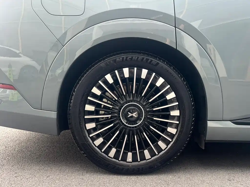 XPeng X9 — миниатюра 12