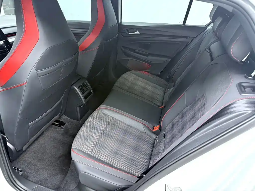 Volkswagen Golf GTI — миниатюра 5