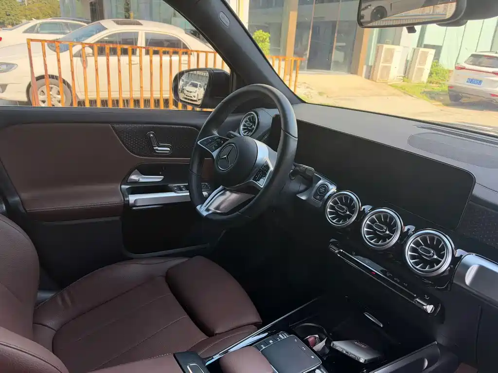 Mercedes-Benz GLB — миниатюра 6