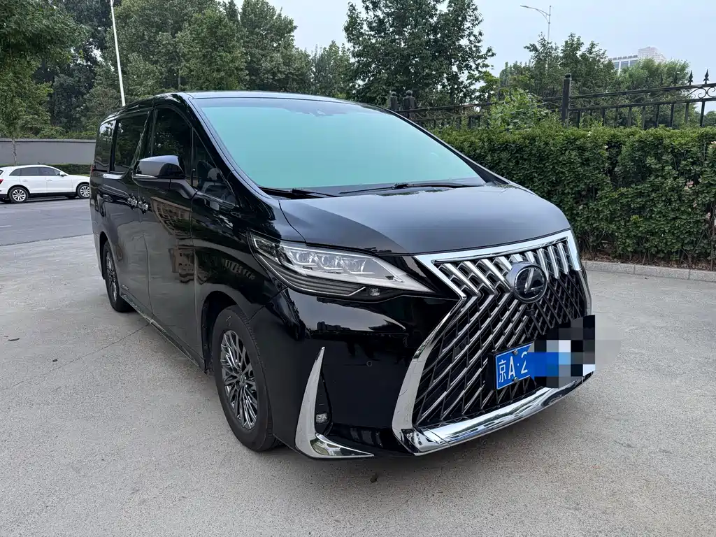 Lexus LM 2020 300h мест