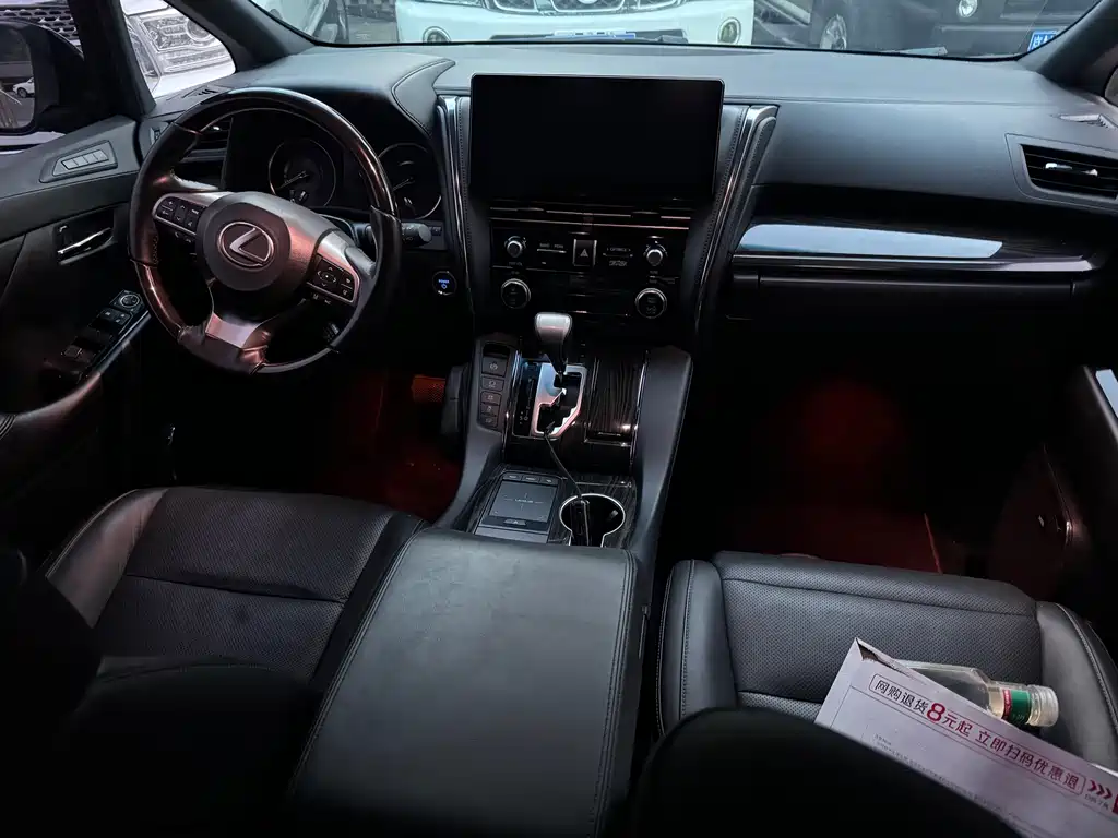 Lexus LM 2020 300h мест