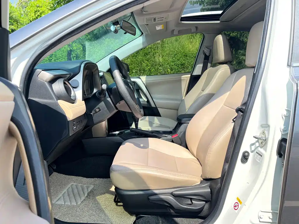 Toyota RAV4 — миниатюра 9