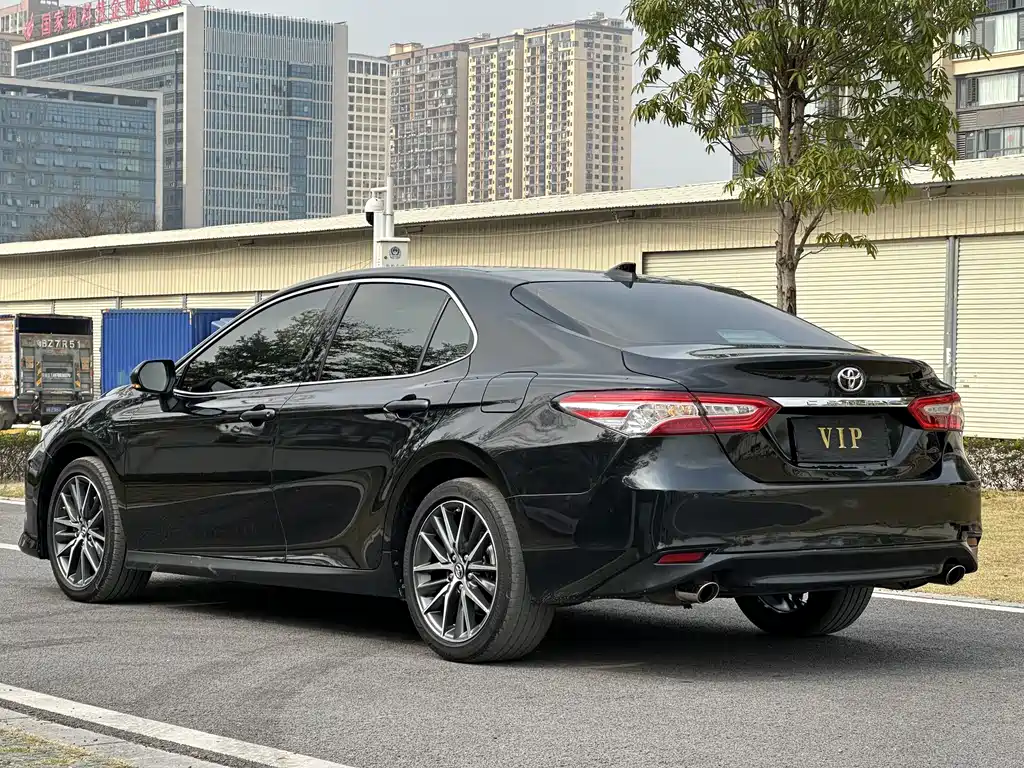 TOYOTA CAMRY