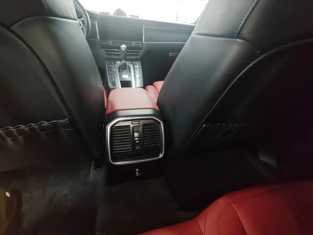 Porsche Macan — миниатюра 10