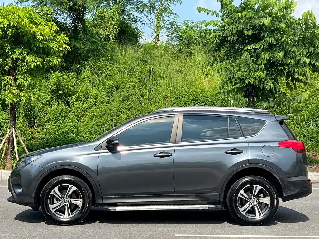 Toyota RAV4 — миниатюра 4