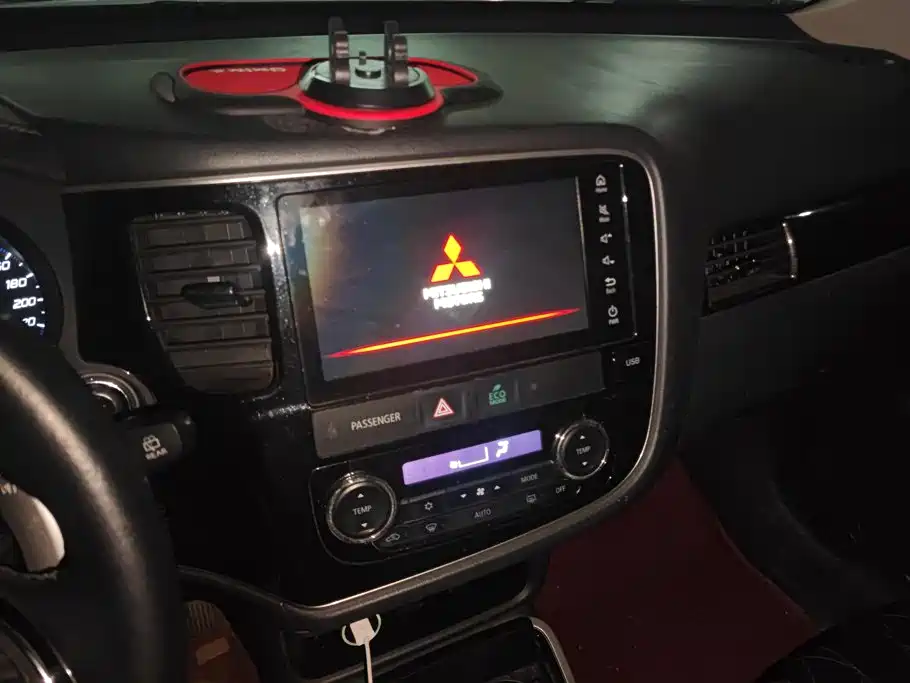 Mitsubishi Outlander — миниатюра 13