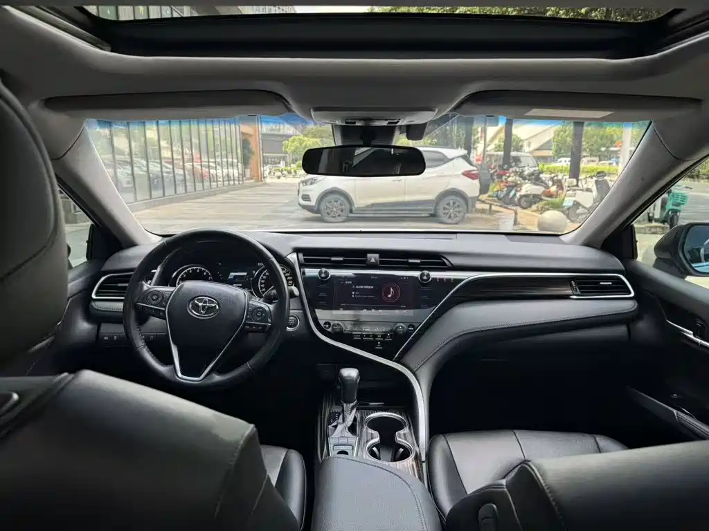 Toyota Camry — миниатюра 16