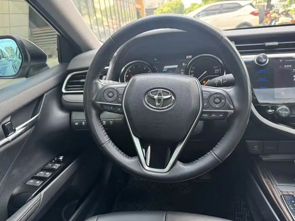 Toyota Camry — миниатюра 4