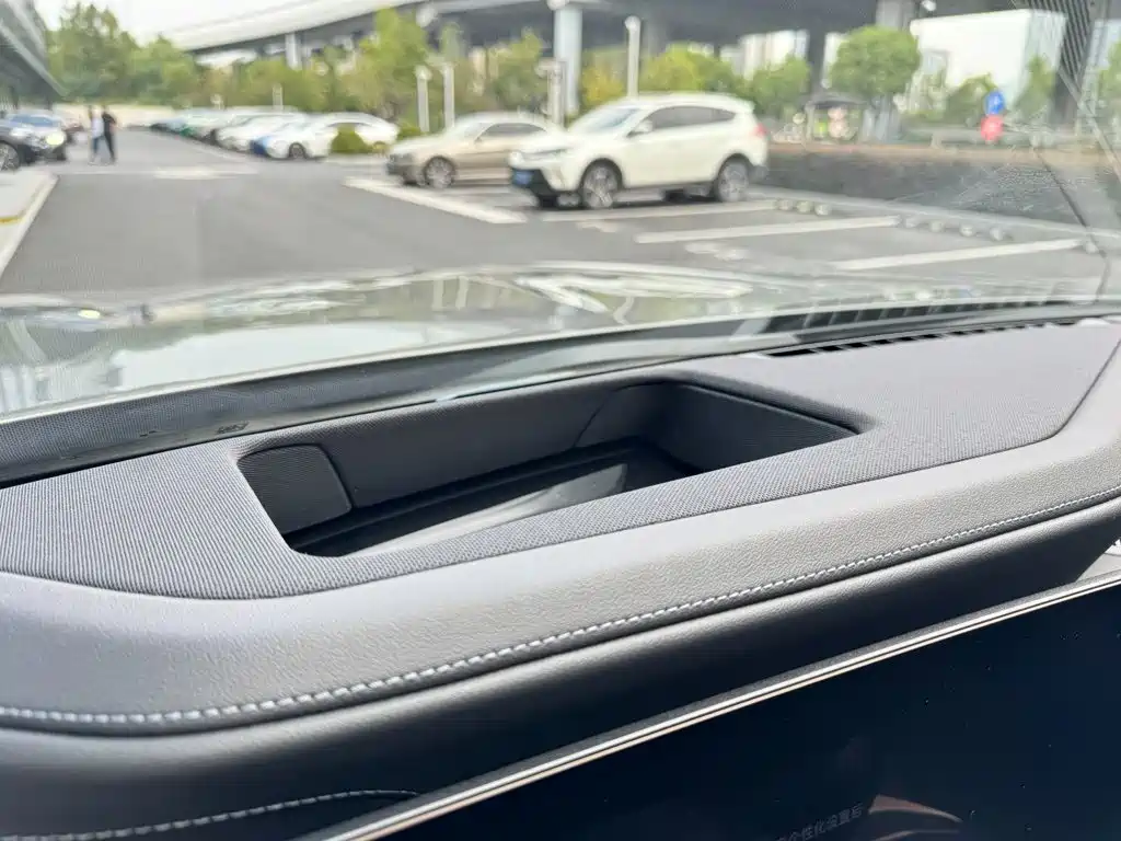 BMW i7 — миниатюра 11