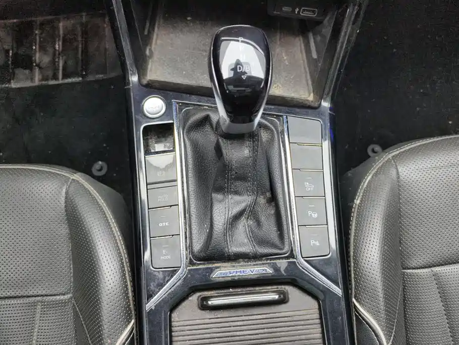 Volkswagen Passat PHEV — миниатюра 16