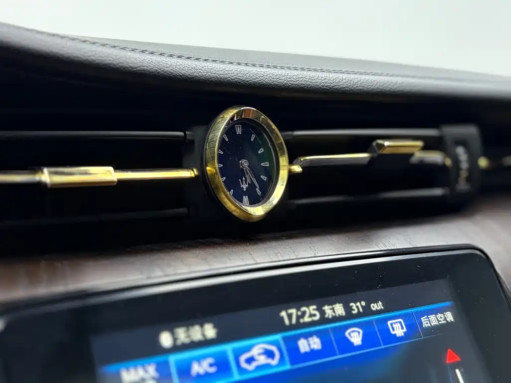 Maserati Quattroporte — миниатюра 12