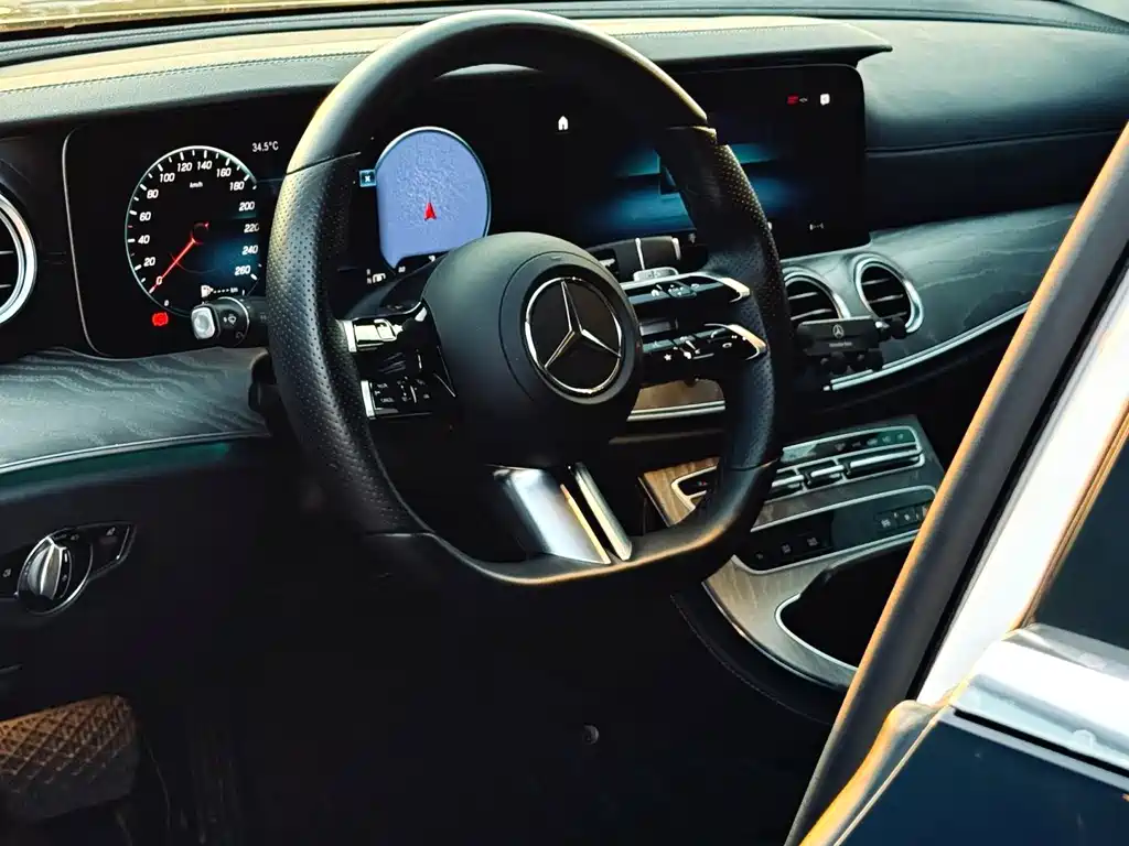 Mercedes-Benz E-Class — миниатюра 6