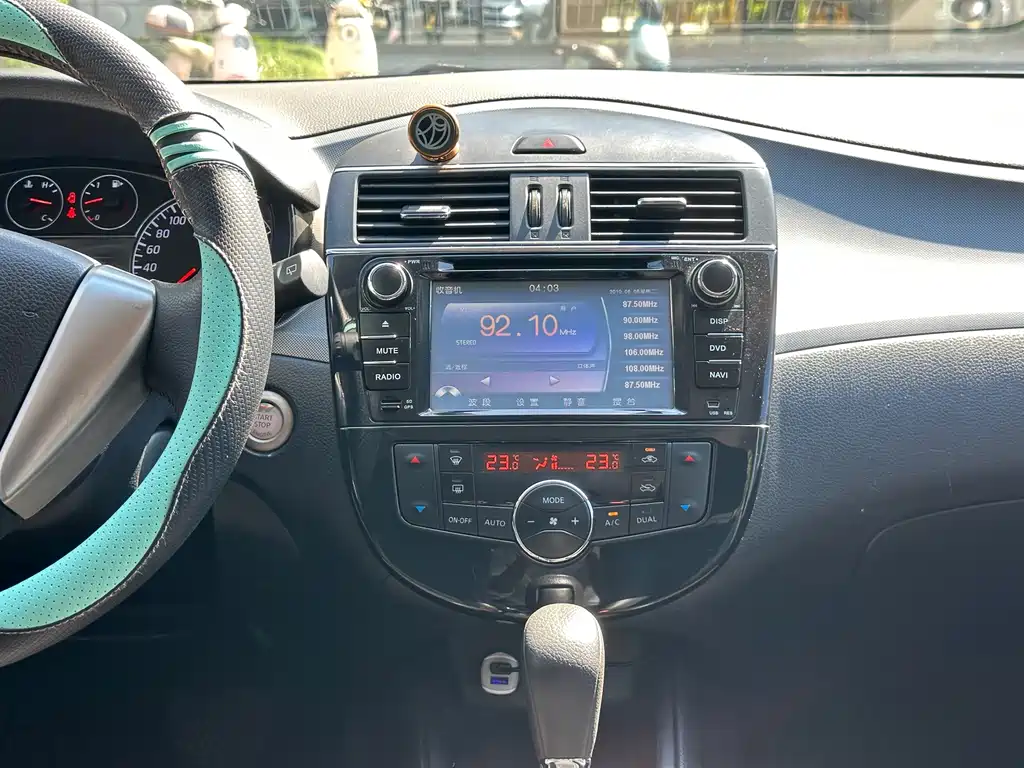 Nissan Tiida — миниатюра 12
