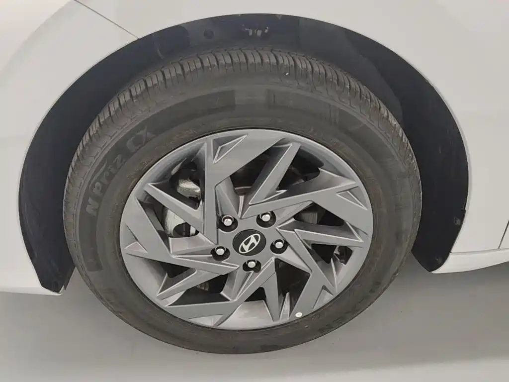 Hyundai Elantra — миниатюра 23