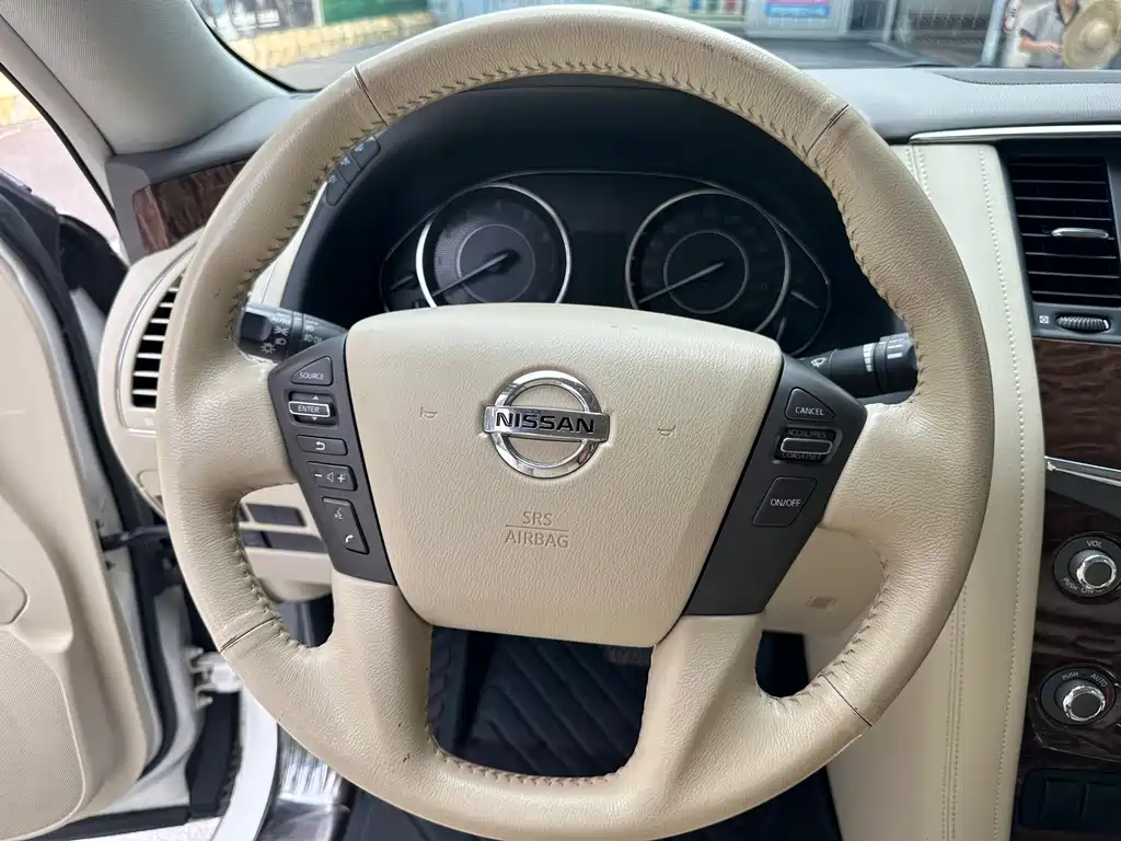 Nissan Patrol — миниатюра 10