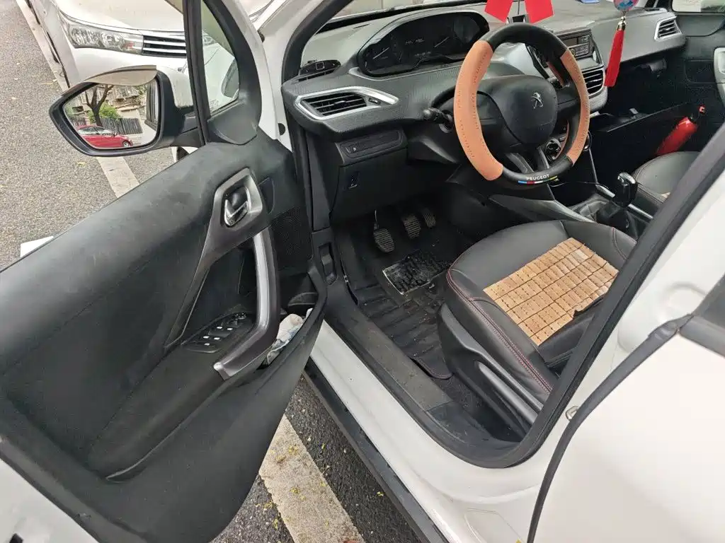 Peugeot 2008 — миниатюра 12