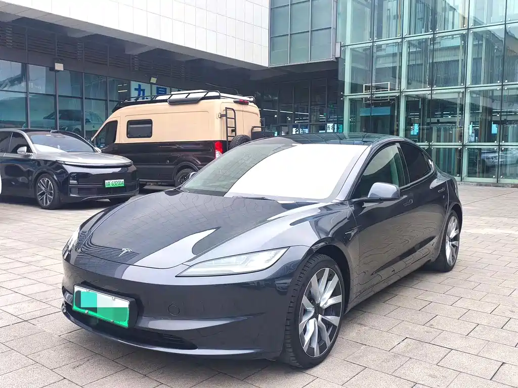 Tesla Model 3 2025