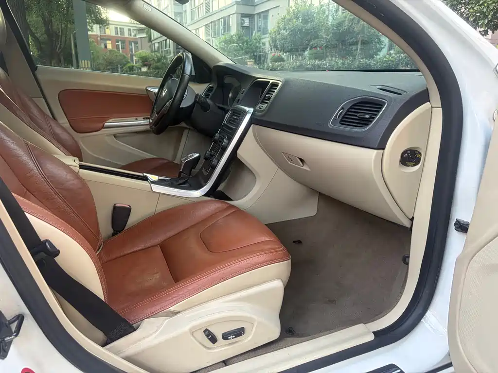 Volvo S60 (Import) — миниатюра 8
