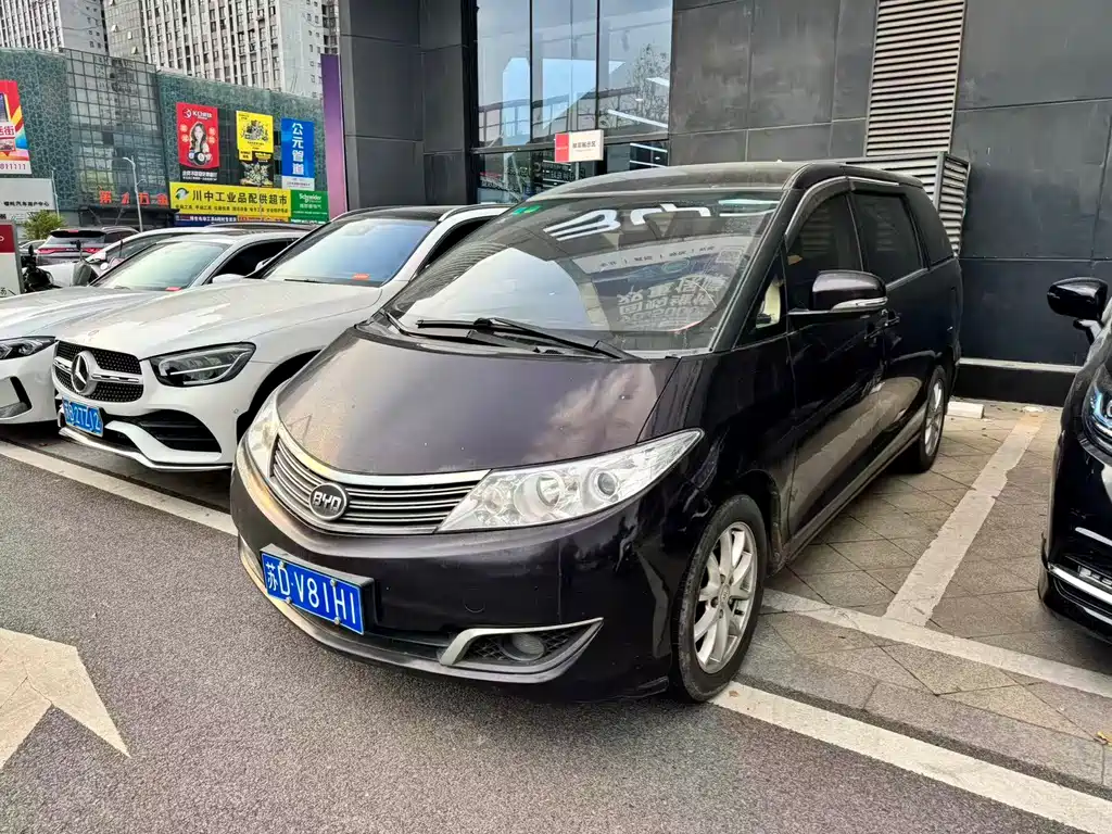 Byd M6 2017