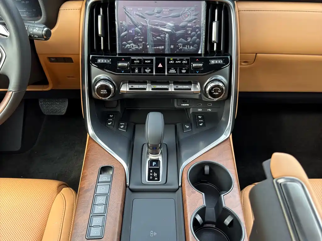 Lexus LX — миниатюра 14