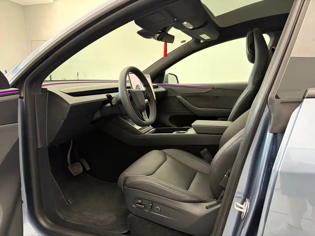 Tesla Model Y L — миниатюра 4