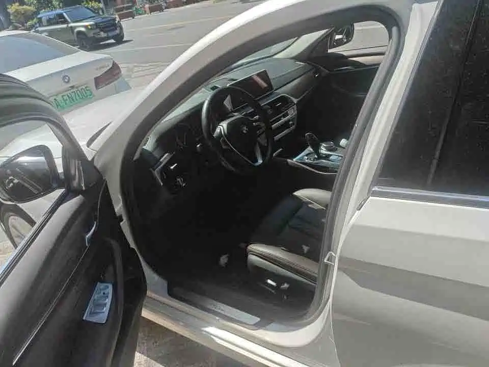 BMW 5 Series — миниатюра 5