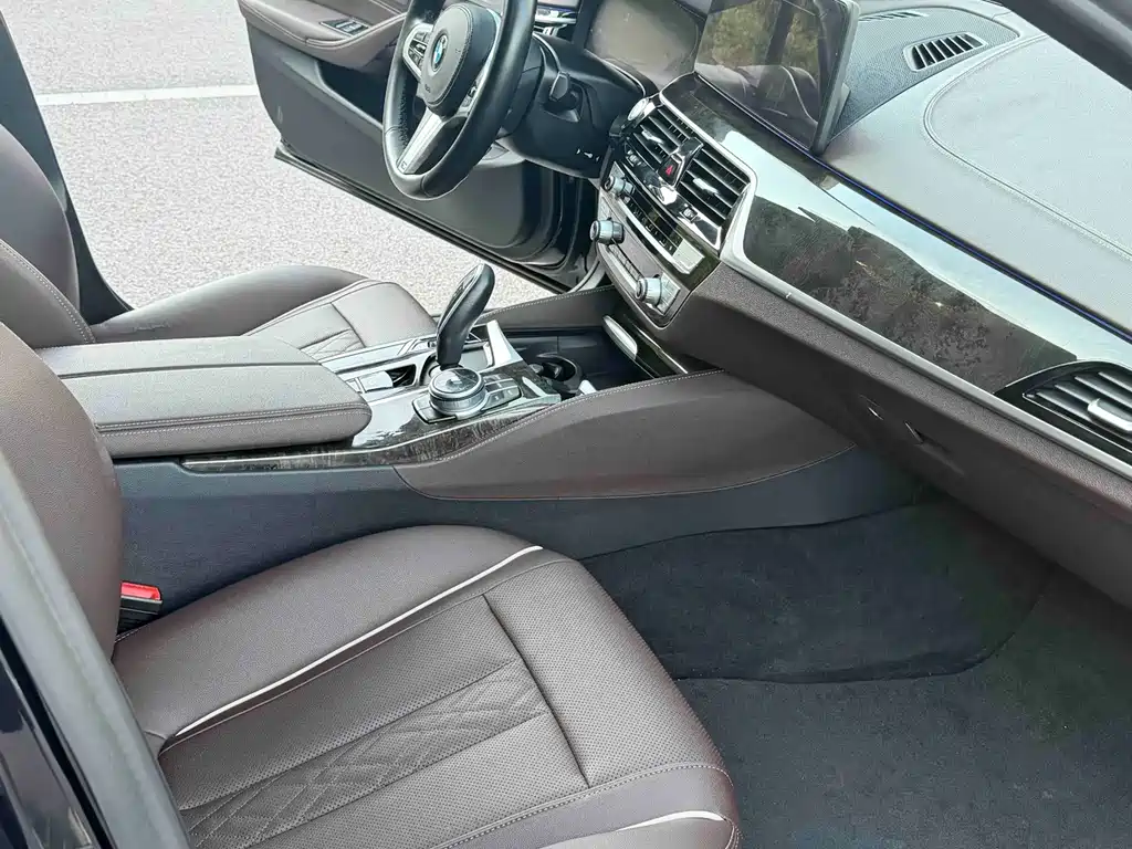 BMW 5 Series — миниатюра 6
