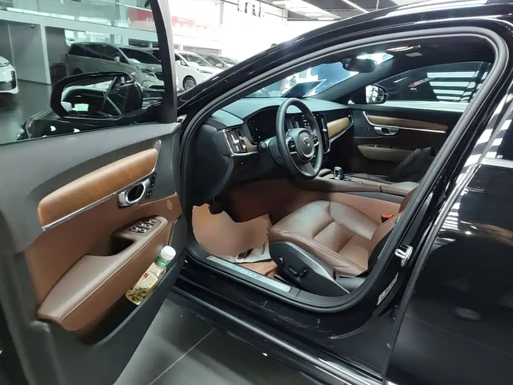 Volvo S90 — миниатюра 16
