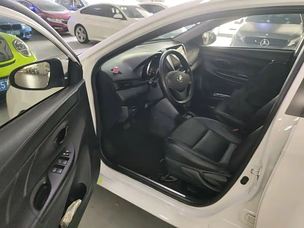 Toyota Yaris L — миниатюра 16
